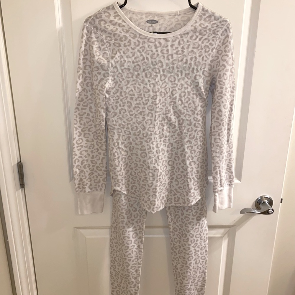 Old navy white cheetah print pajama set
